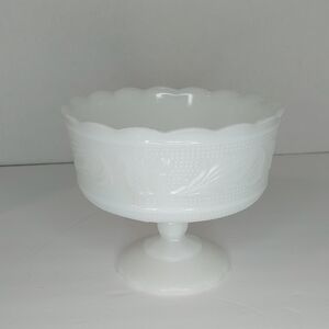 Milk Glass Bowl /candy Dish